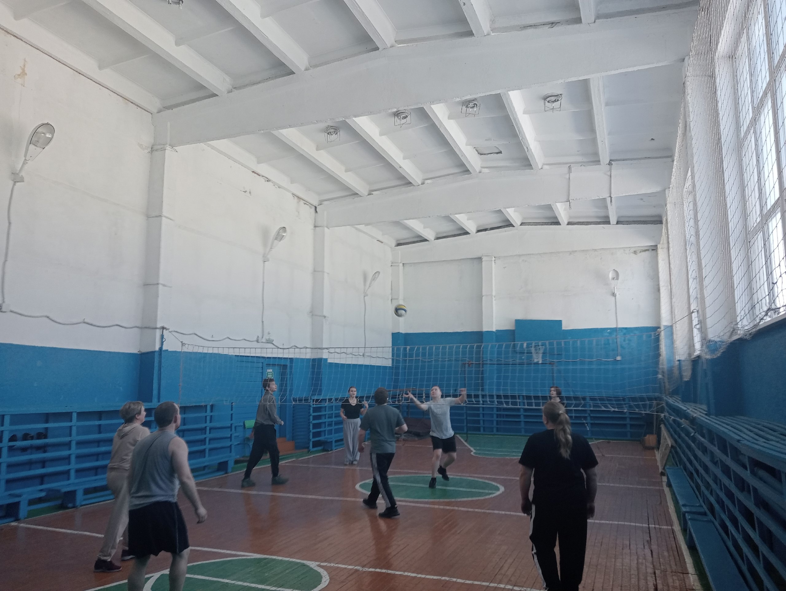 Соревнования по волейболу.